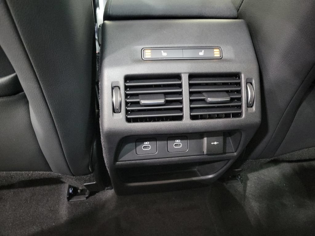 Used 2024 Land Rover Discovery Sport Dynamic SE AWD/4WD image 23