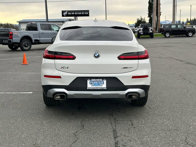 Used 2025 BMW X4 xDrive30i AWD/4WD image 3