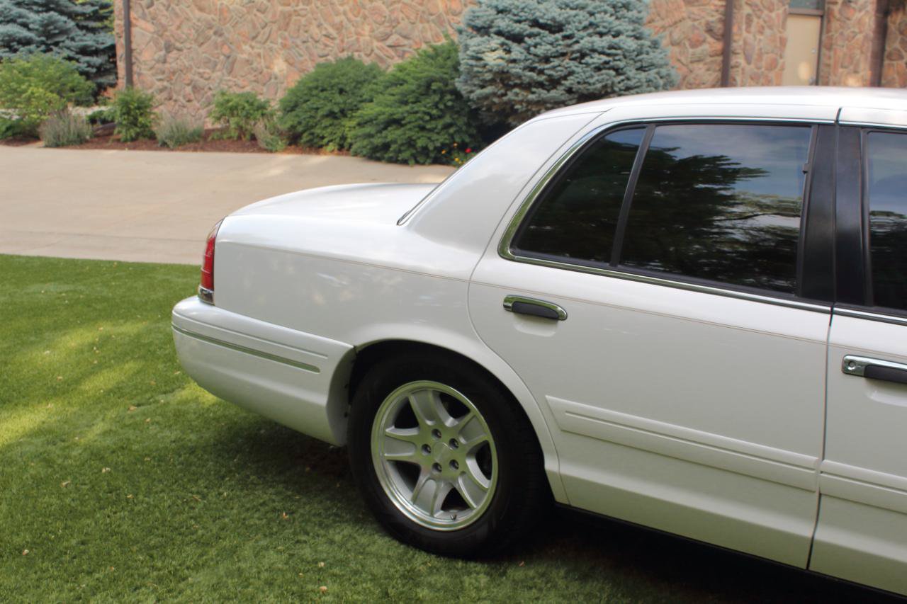 Used 1999 Ford Crown Victoria LX RWD image 22