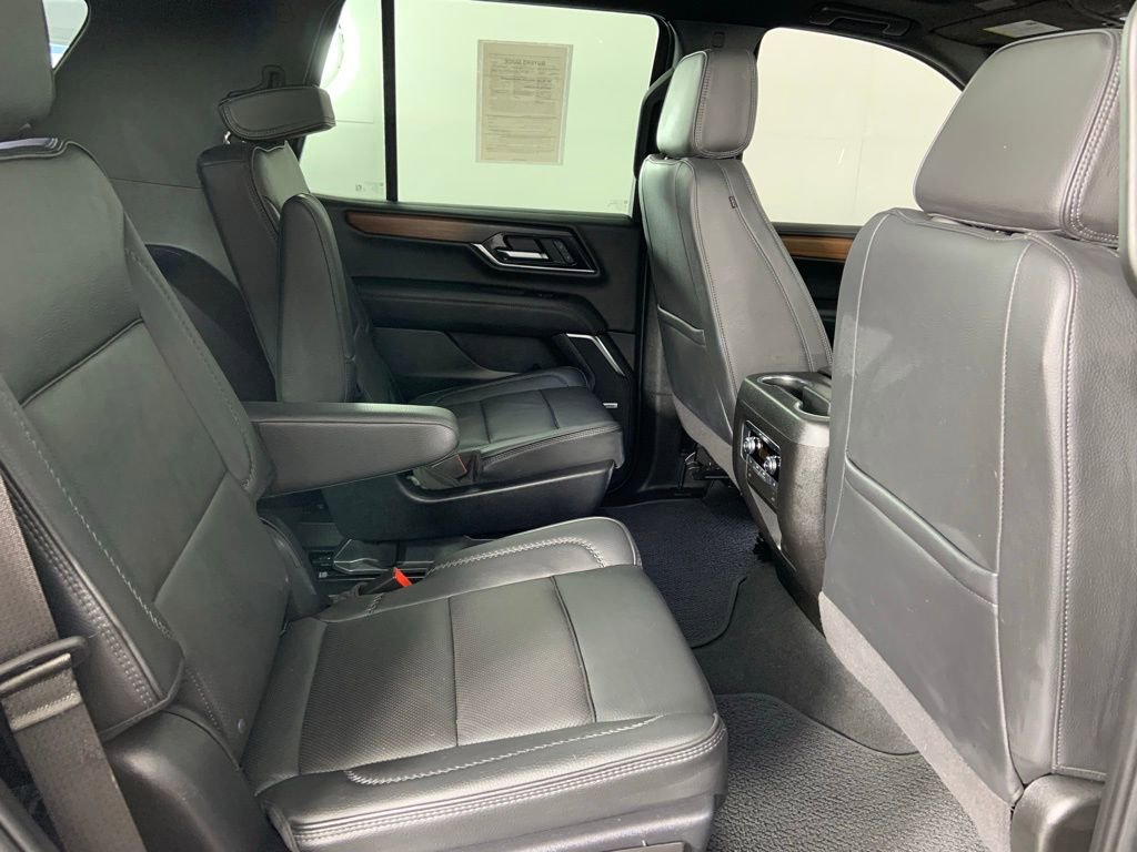Used 2025 GMC Yukon Denali w/ Sun & Power Step Package image 16