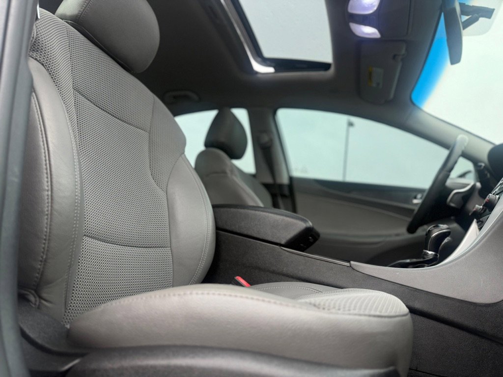 Used 2013 Hyundai Sonata SE w/ Navigation & Sunroof Pkg FWD image 16
