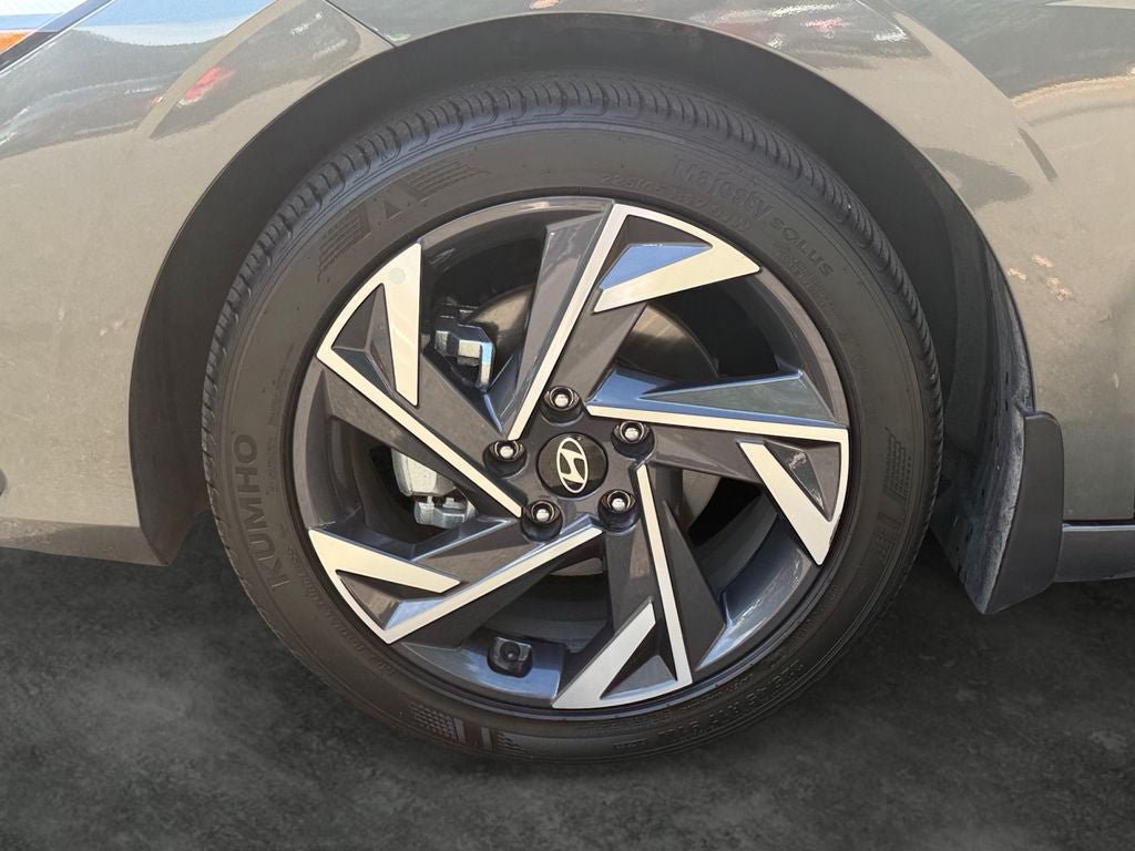 Certified 2025 Hyundai Elantra Sport FWD image 4