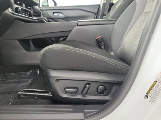 Used 2024 Nissan Rogue SV FWD image 20