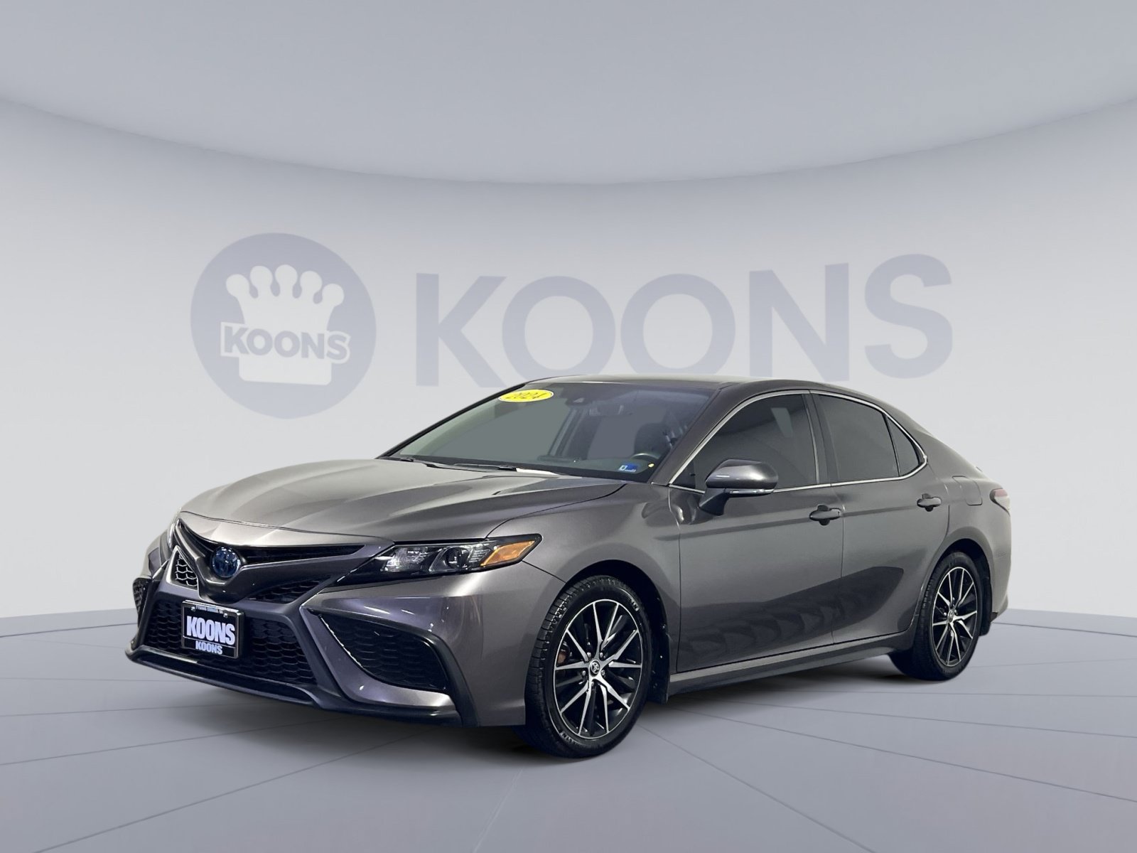 Used 2024 Toyota Camry SE FWD image 1