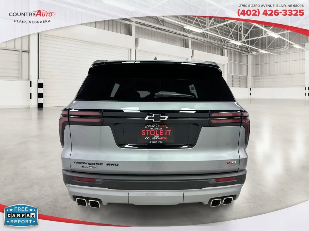 Used 2025 Chevrolet Traverse Z71 image 4
