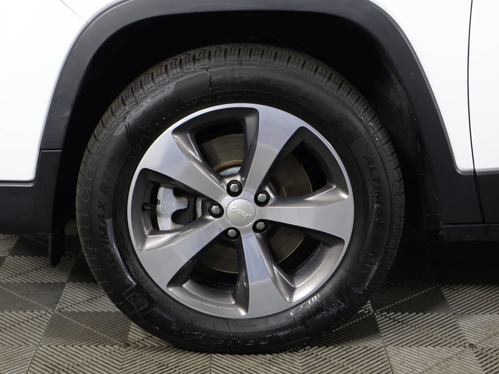 Used 2019 Jeep Cherokee Limited AWD/4WD image 22