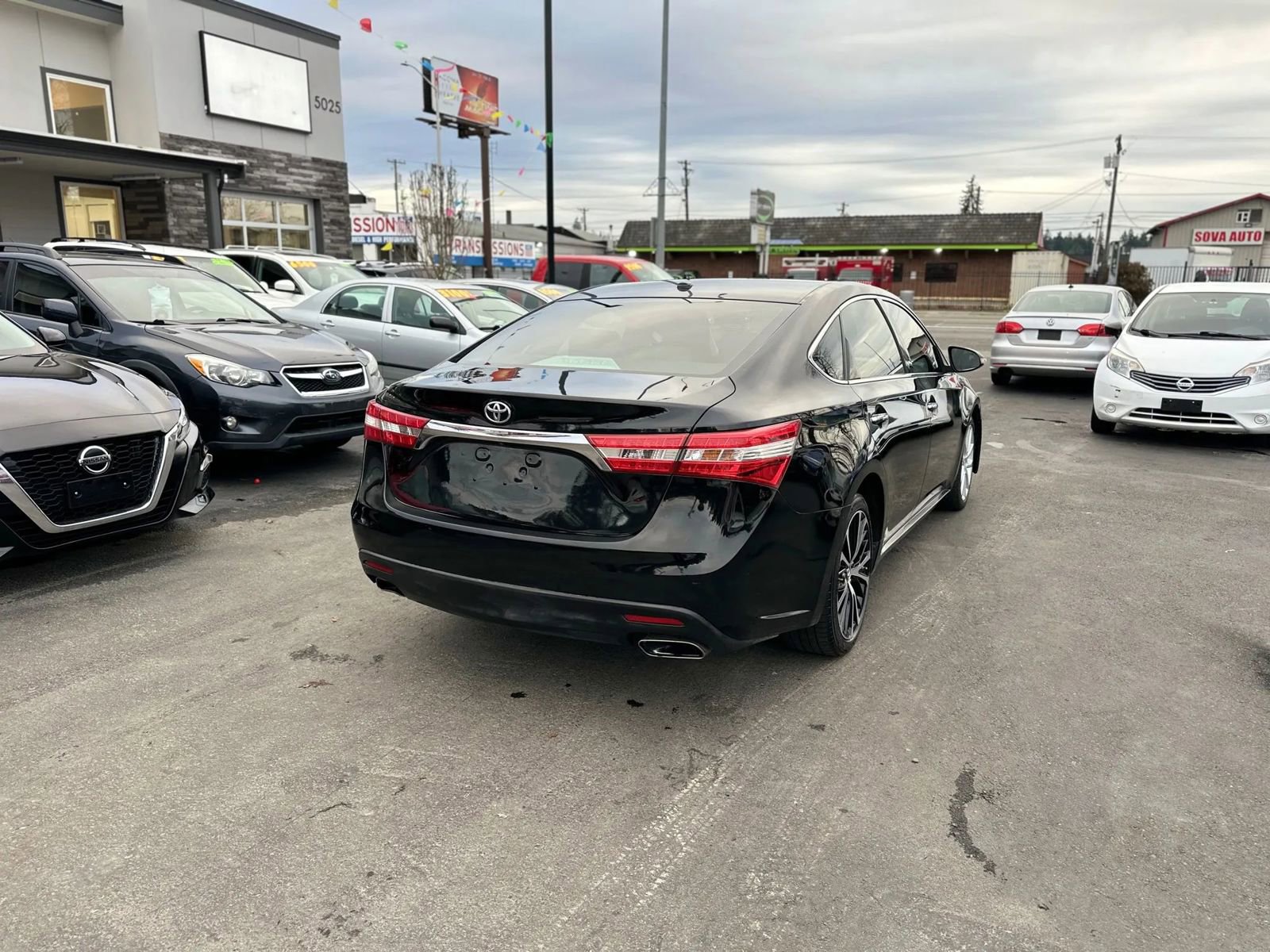 Used 2013 Toyota Avalon XLE image 5