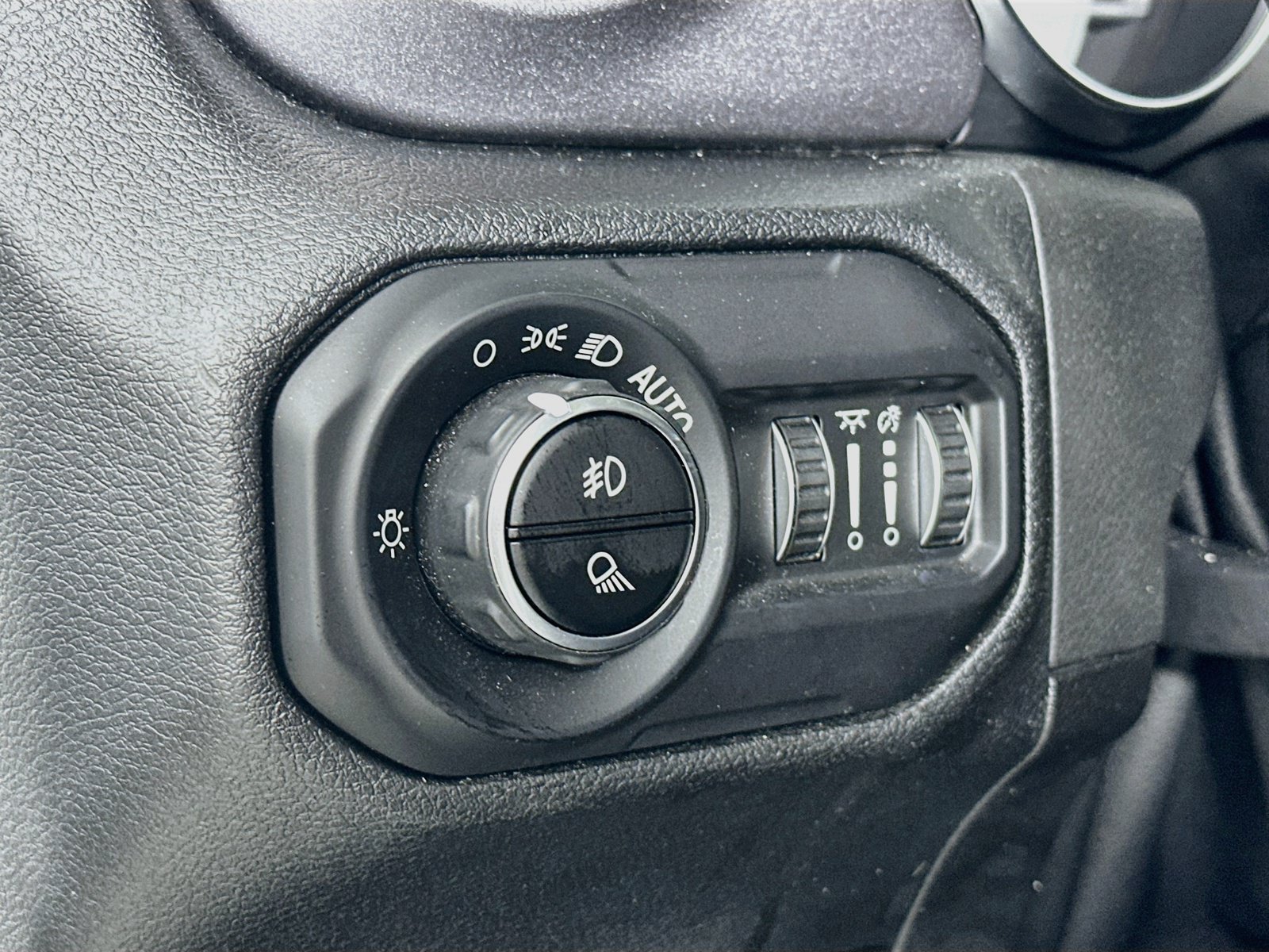 Used 2021 Jeep Gladiator Mojave AWD/4WD image 10