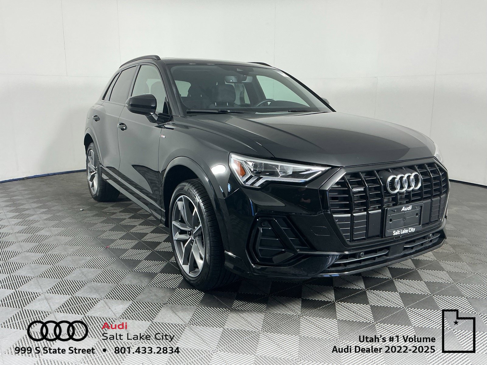 Used 2024 Audi Q3 2.0T Premium Plus w/ Premium Plus Package AWD/4WD image 1