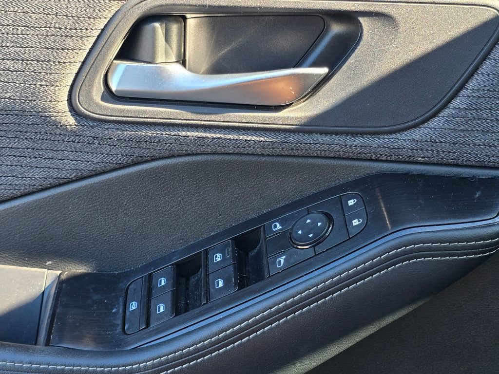 Used 2023 Nissan Rogue SV image 29