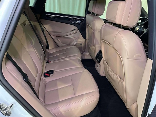 Used 2022 Porsche Macan w/ Premium Package Plus image 23