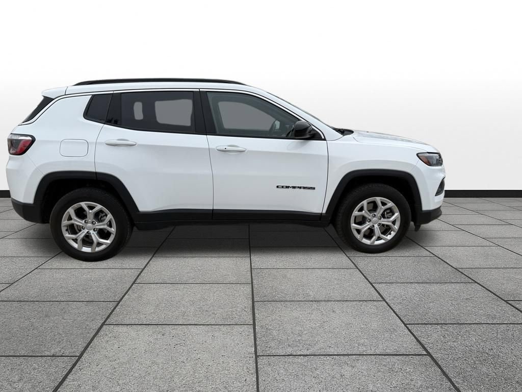 Used 2024 Jeep Compass Latitude image 4