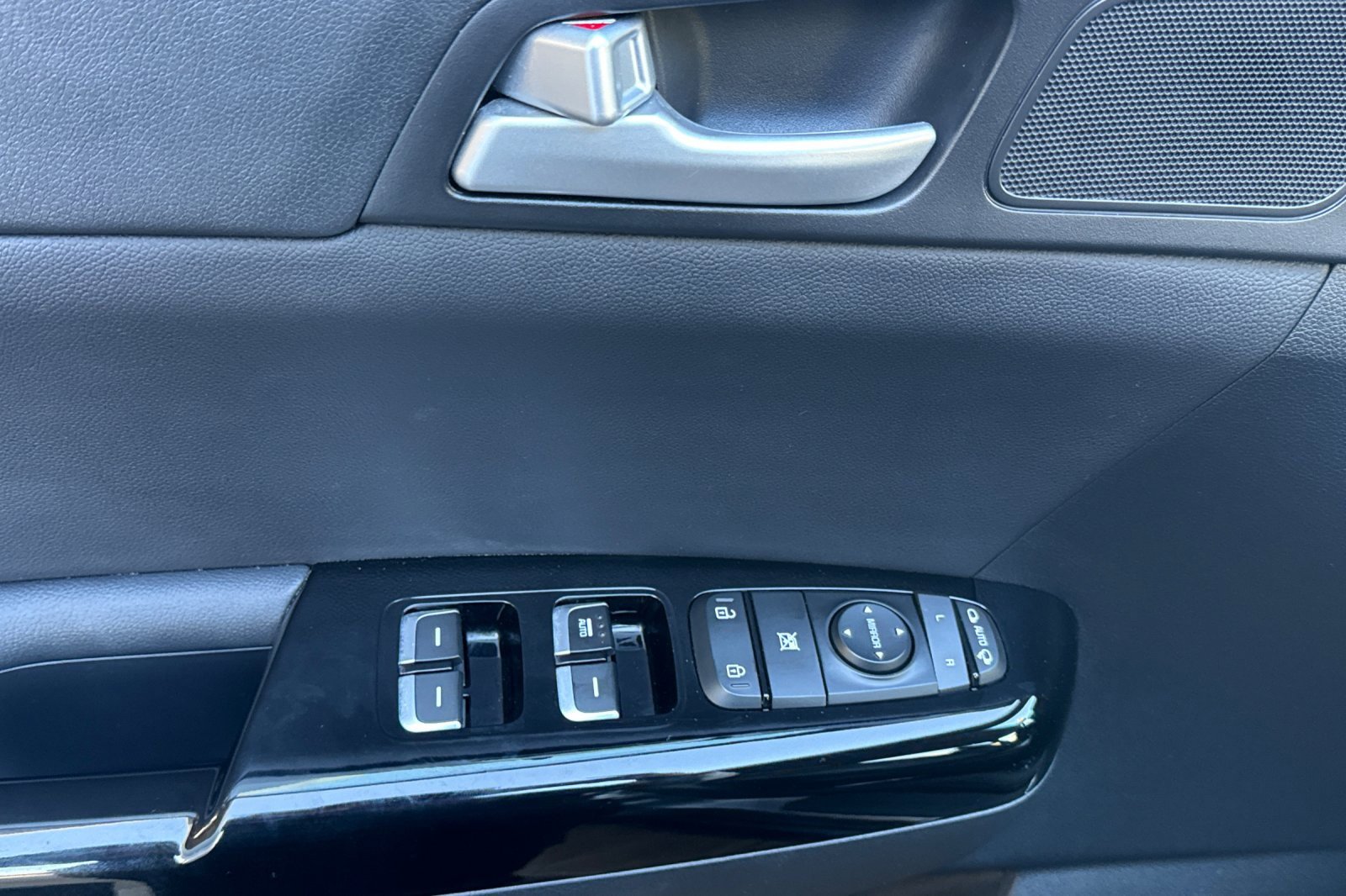 Used 2021 Kia Sportage EX image 12