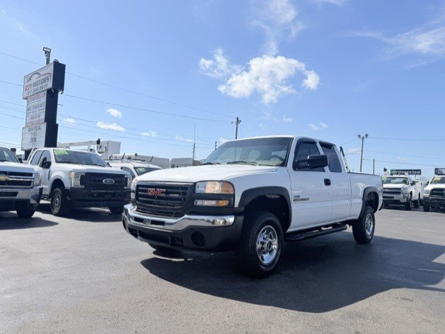 Used 2006 GMC Sierra 2500 W/T w/ Heavy-Duty Power Package AWD/4WD image 2
