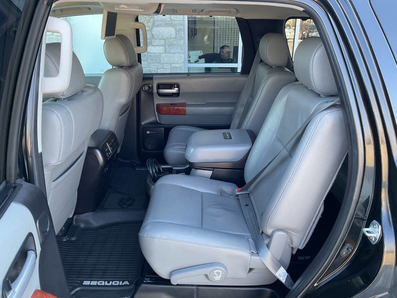 Used 2018 Toyota Sequoia Platinum AWD/4WD image 33