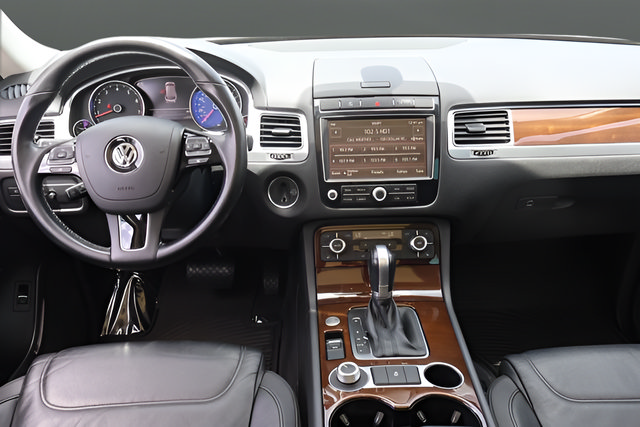 Used 2015 Volkswagen Touareg VR6 AWD/4WD image 16