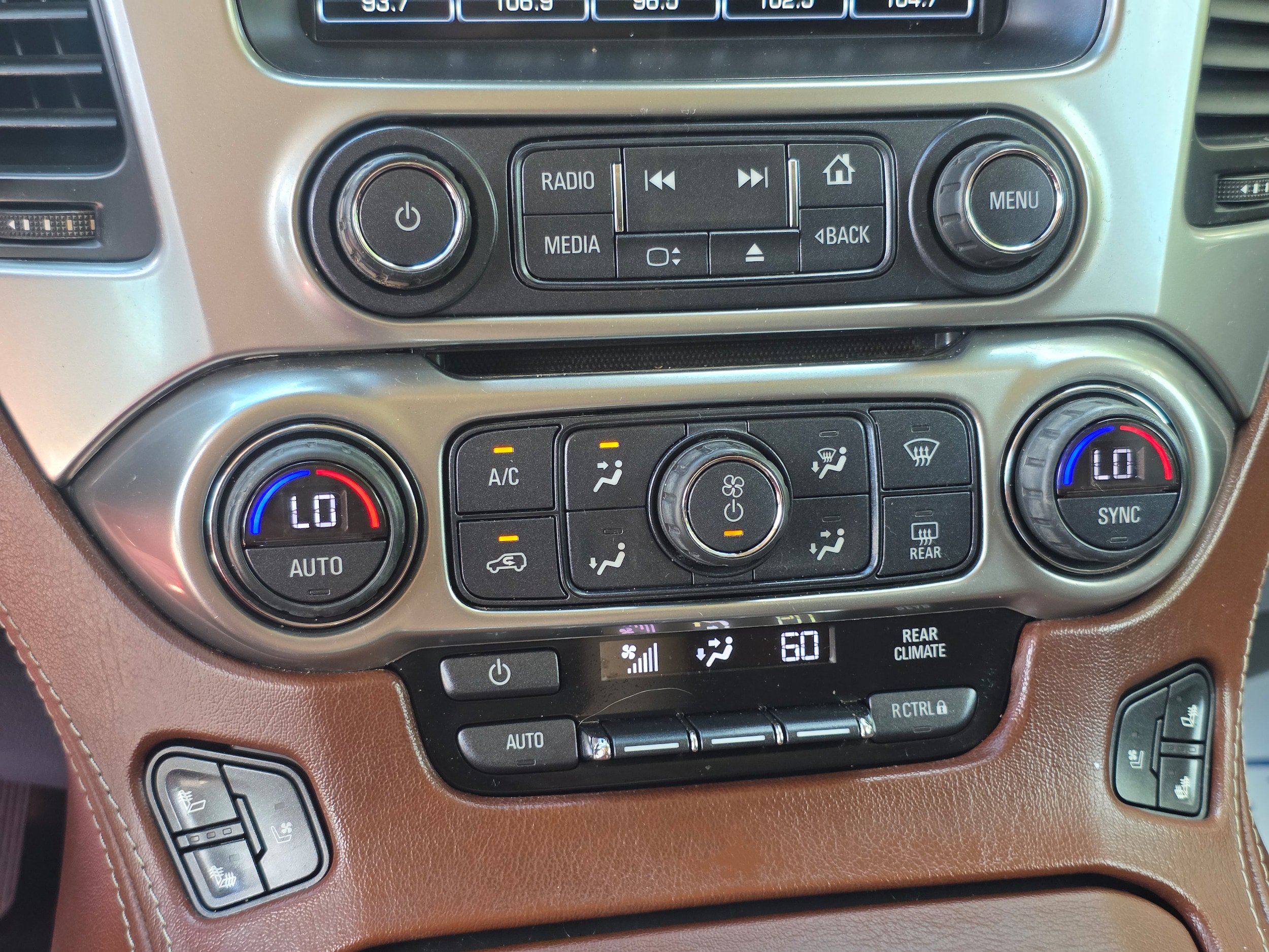 Used 2018 Chevrolet Suburban Premier AWD/4WD image 13