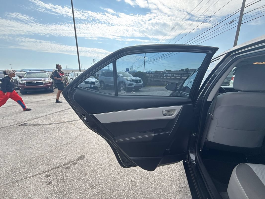 Used 2017 Toyota Corolla LE FWD image 11