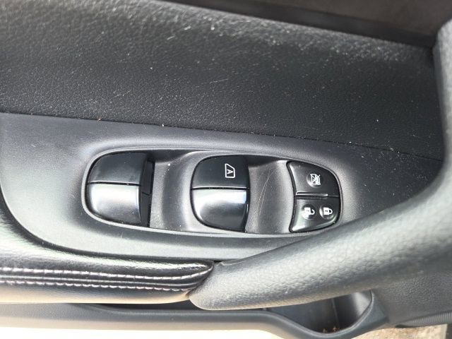 Used 2014 Nissan Rogue S image 24