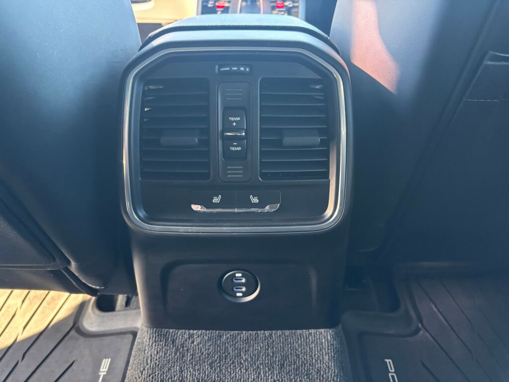 Used 2024 Porsche Macan Base image 14