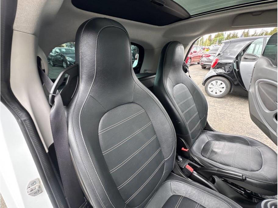 Used 2016 smart fortwo Prime image 24