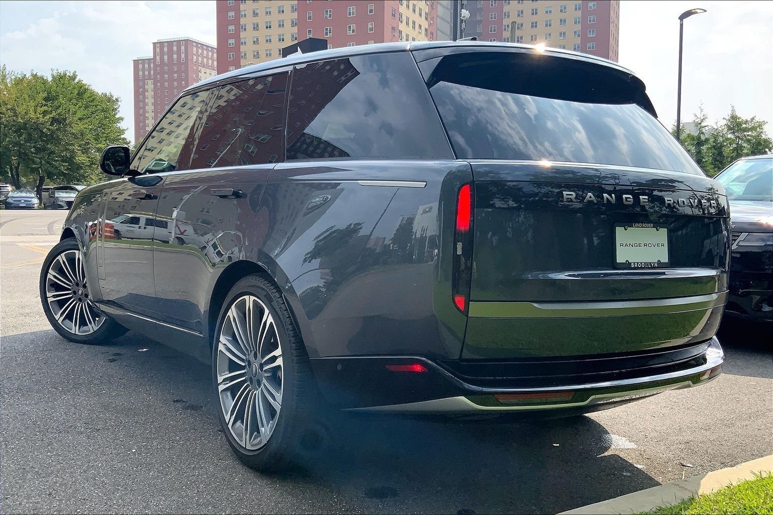 Certified 2024 Land Rover Range Rover SE AWD/4WD image 3