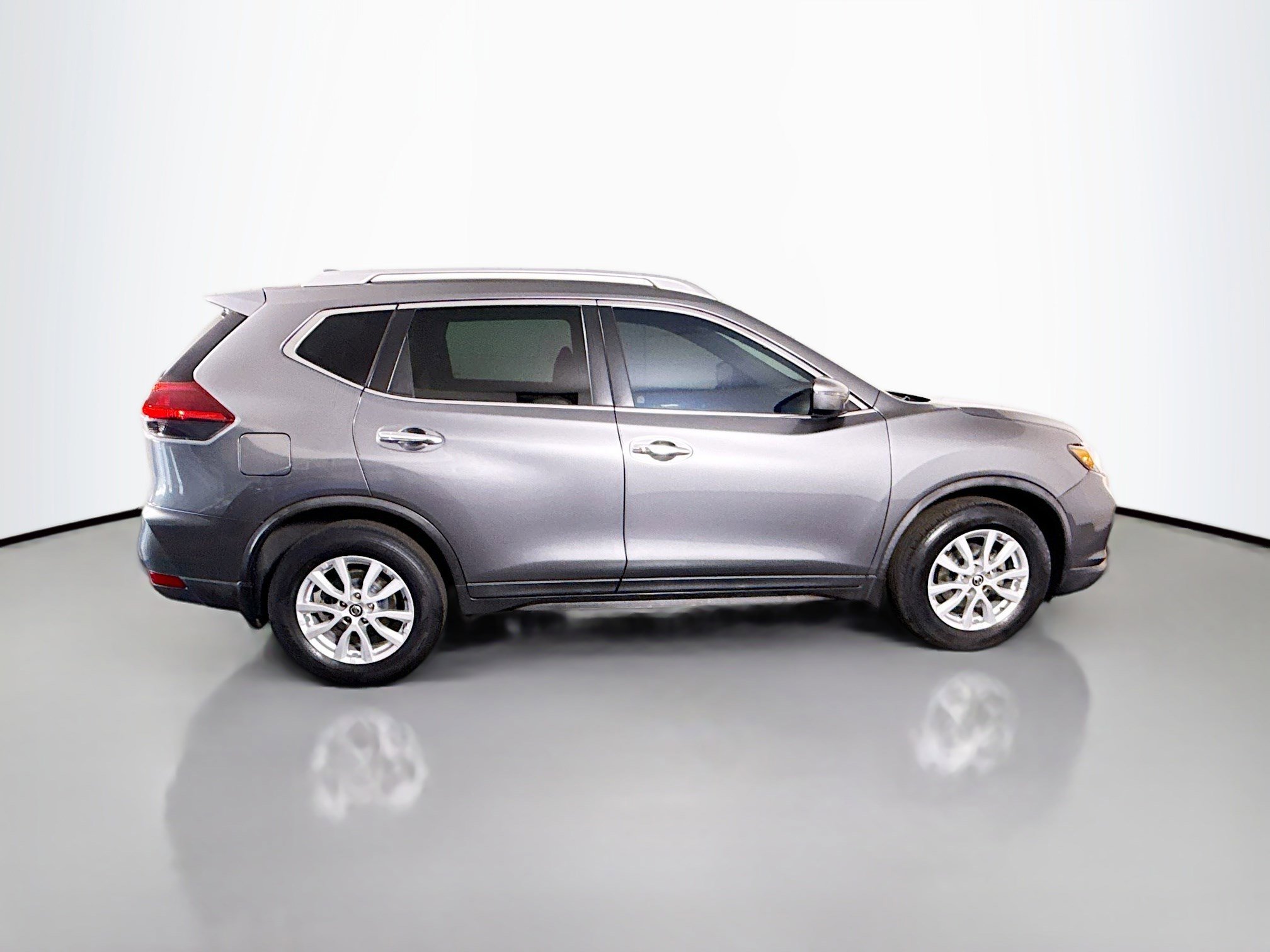 Used 2019 Nissan Rogue SV image 11