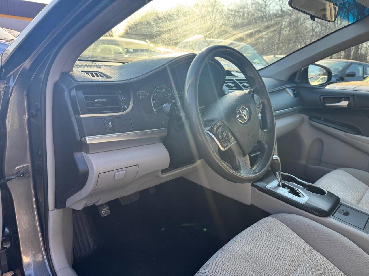 Used 2014 Toyota Camry LE FWD image 17