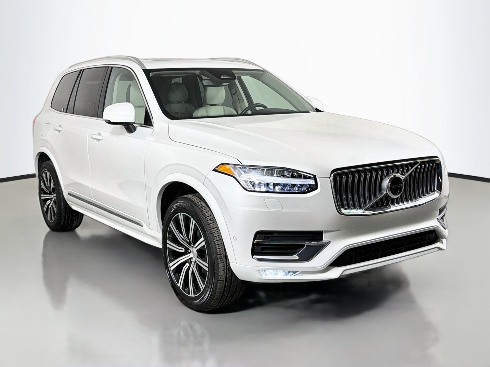 Used 2024 Volvo XC90 B5 Plus w/ Protection Package Premier AWD/4WD image 3