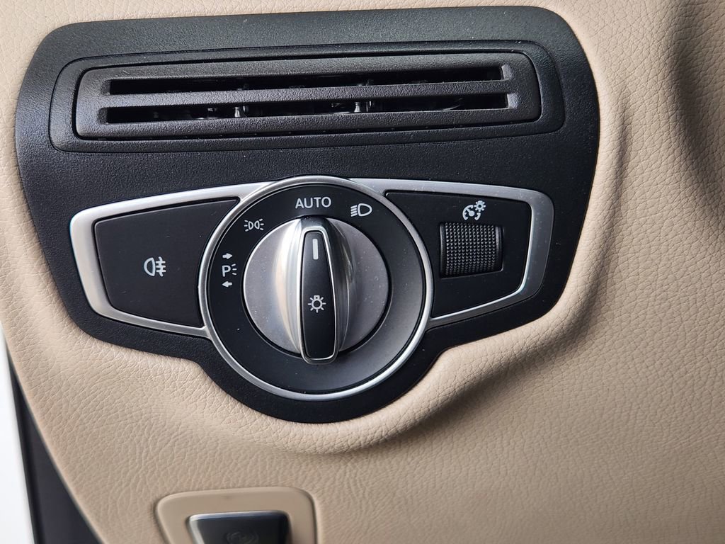 Used 2020 Mercedes-Benz GLC 300 4MATIC image 22
