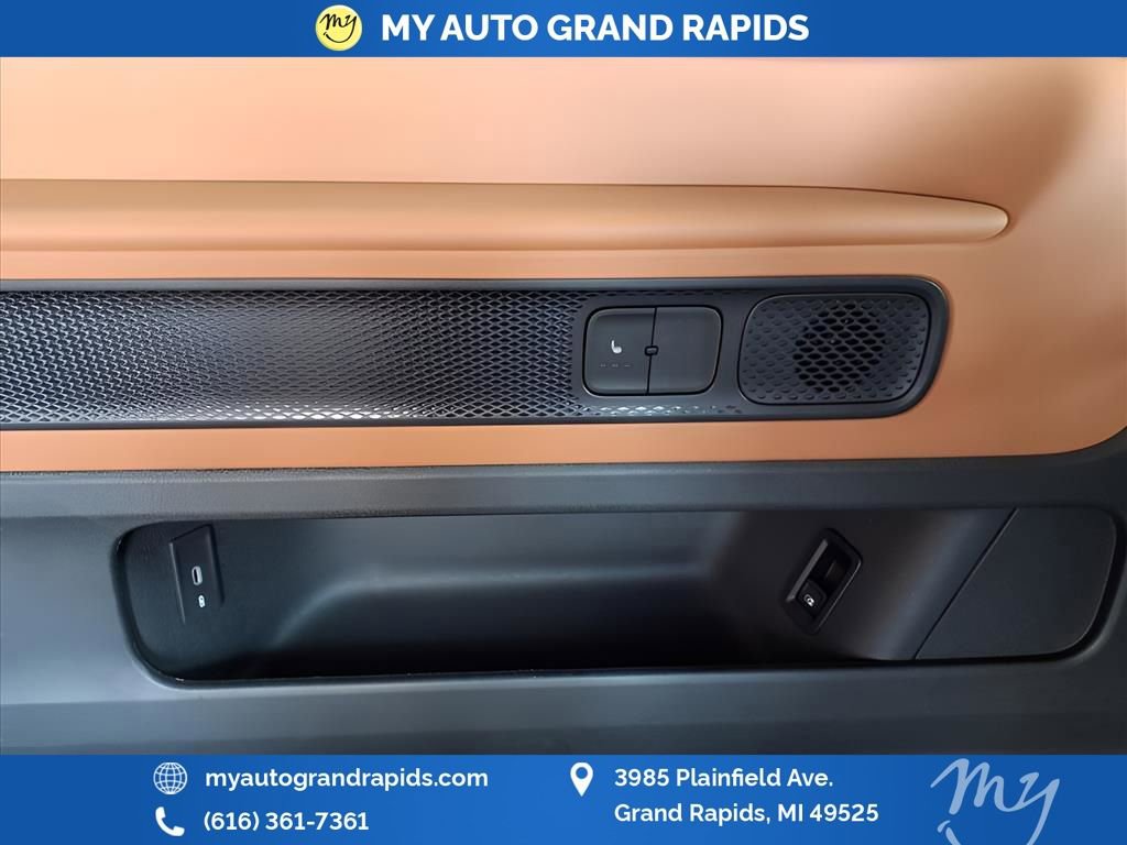 Used 2025 Volkswagen ID. Buzz Pro S RWD image 19