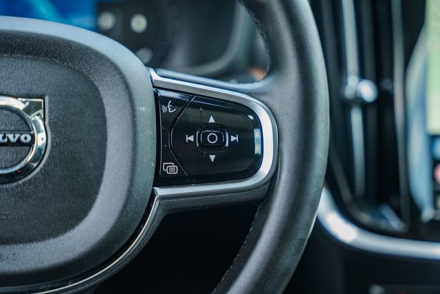 Used 2025 Volvo S60 B5 Plus image 27