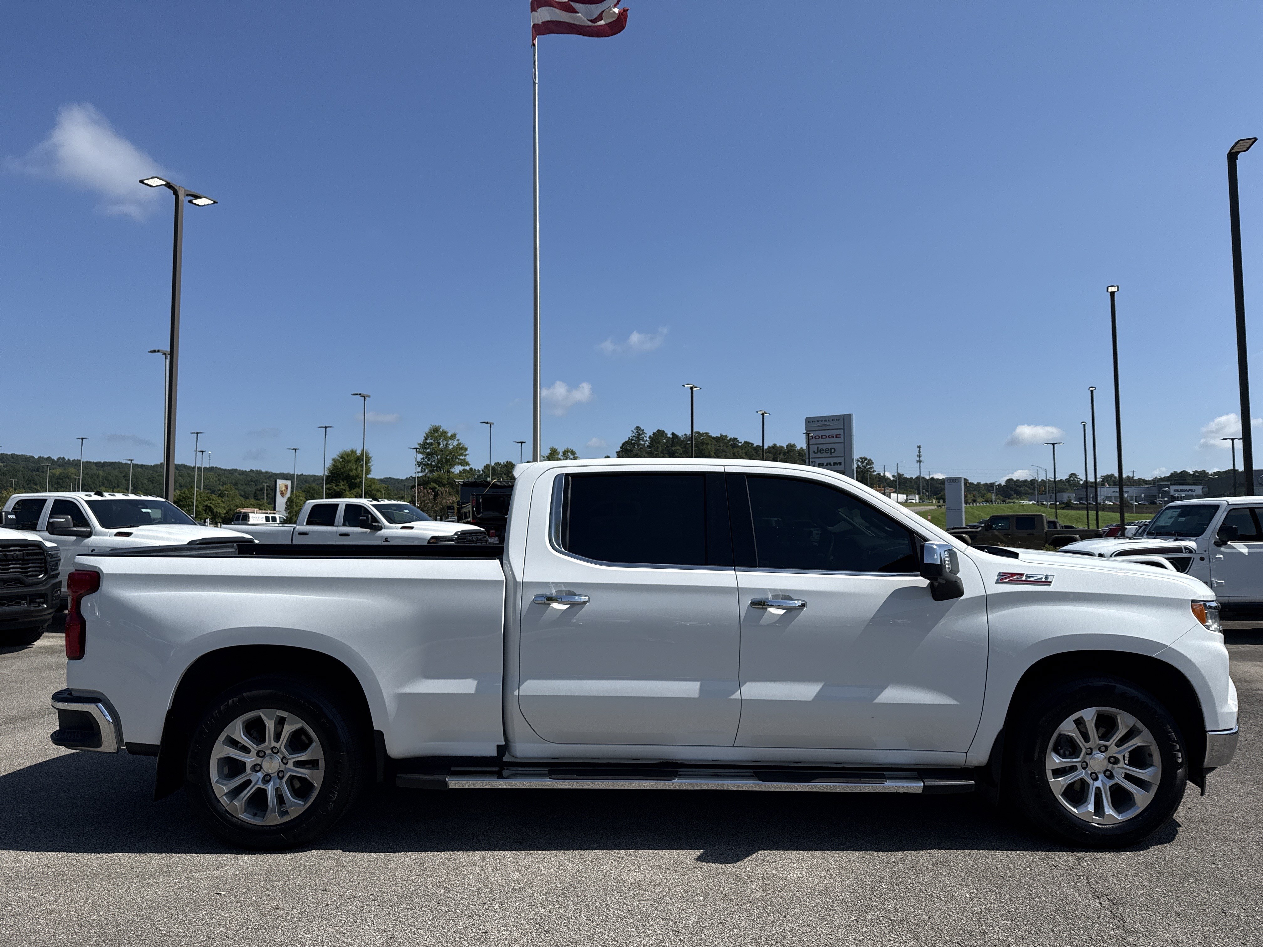 Used 2024 Chevrolet Silverado 1500 LTZ AWD/4WD image 8