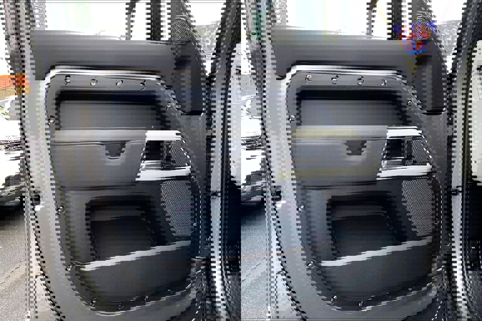 Used 2023 Land Rover Defender 110 SE image 20