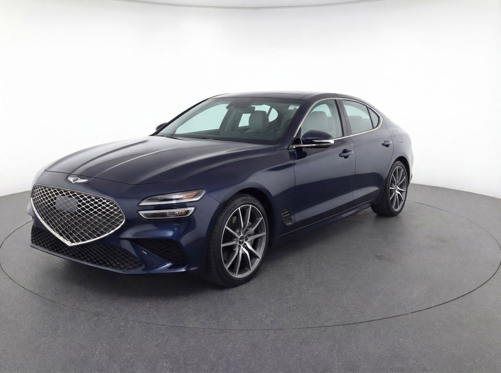 Used 2025 Genesis G70 2.5T image 3