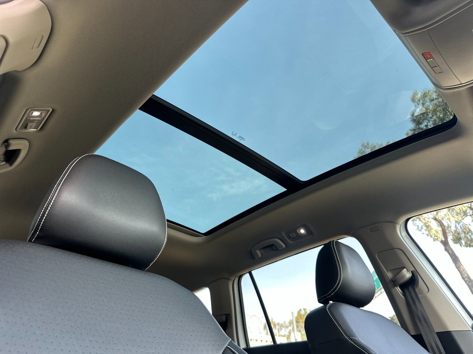 Used 2023 Volkswagen Atlas SEL image 16