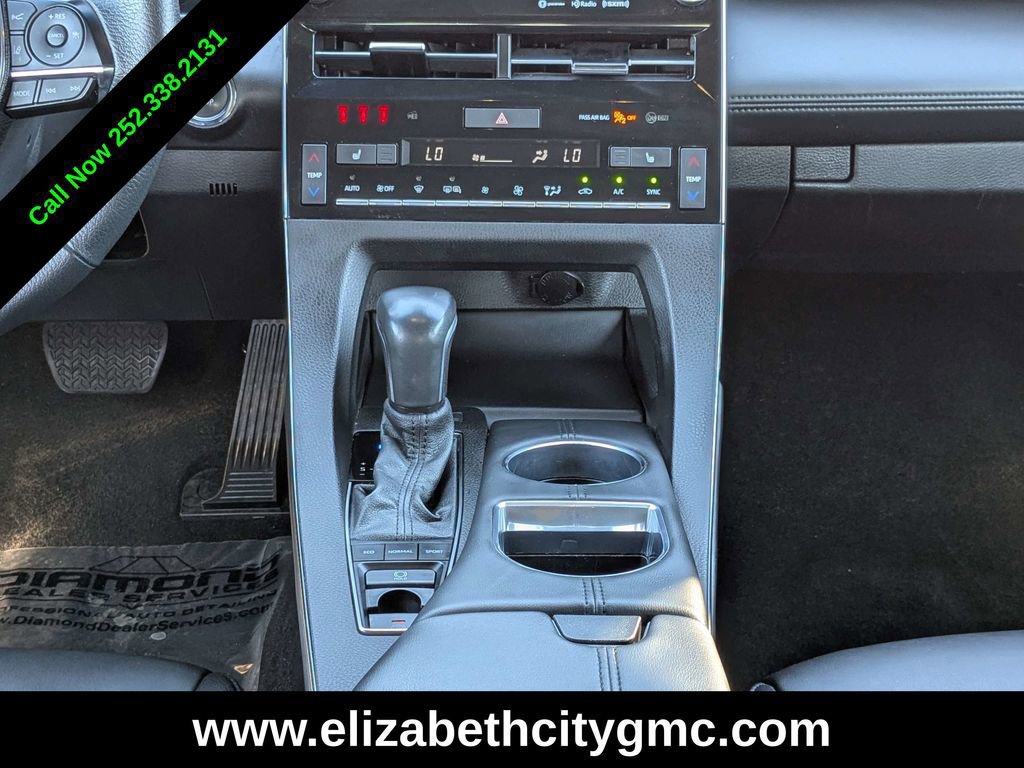 Used 2022 Toyota Avalon XLE image 19