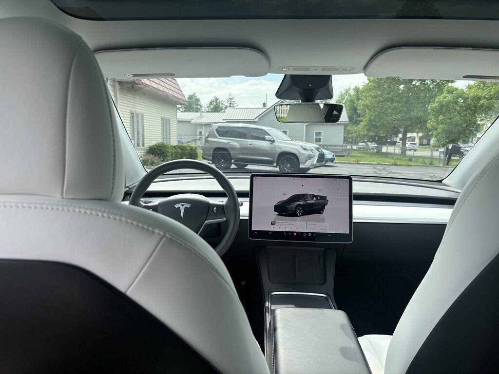 Used 2022 Tesla Model Y Long Range AWD/4WD image 33