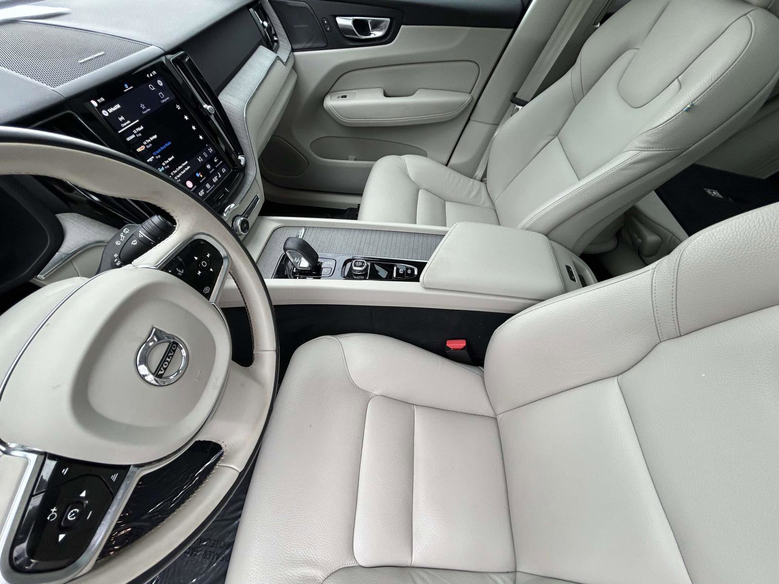 Certified 2024 Volvo XC60 B5 Plus w/ Climate Package image 10