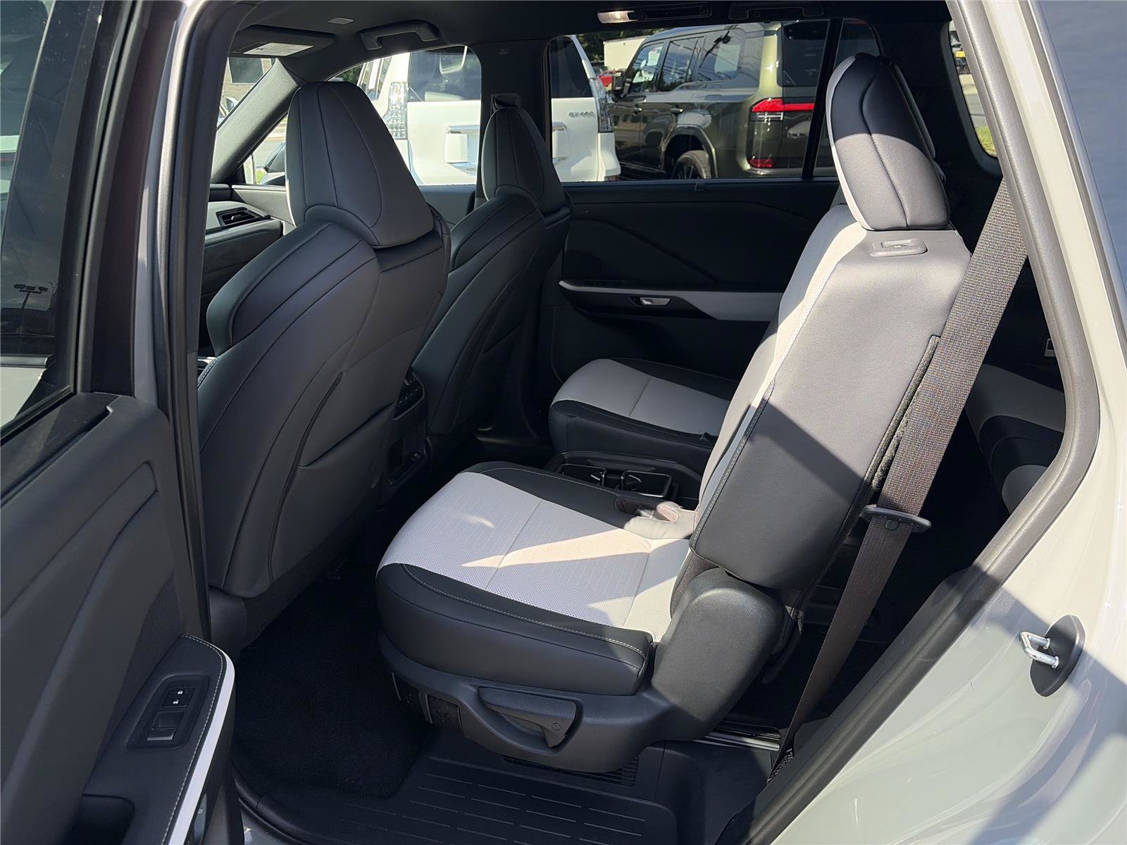 Certified 2025 Lexus TX 500h AWD w/ Technology Package image 22
