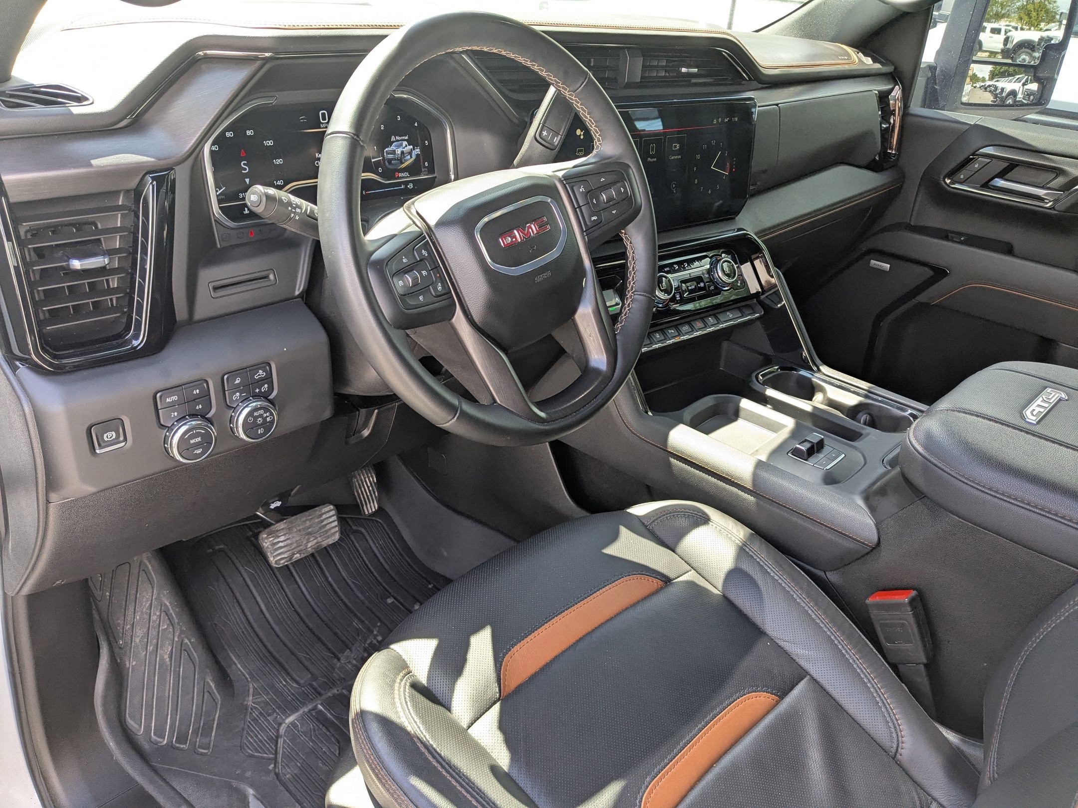 Used 2025 GMC Sierra 3500 AT4 w/ AT4 Preferred Package AWD/4WD image 18