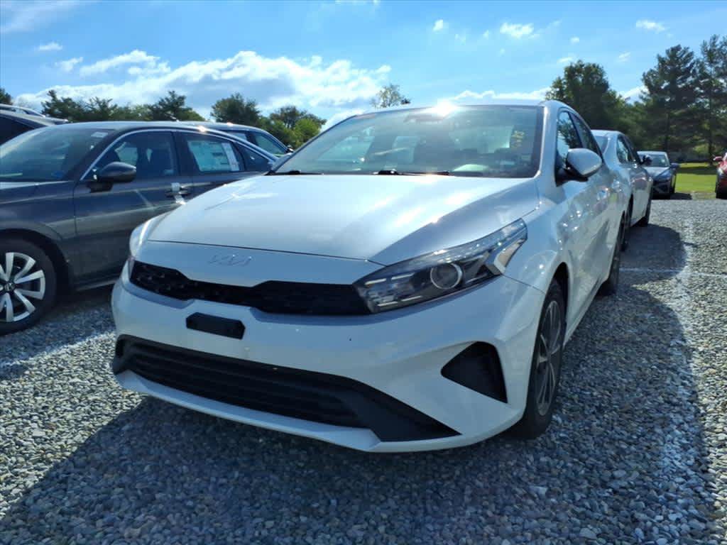 Used 2023 Kia Forte LXS FWD image 3