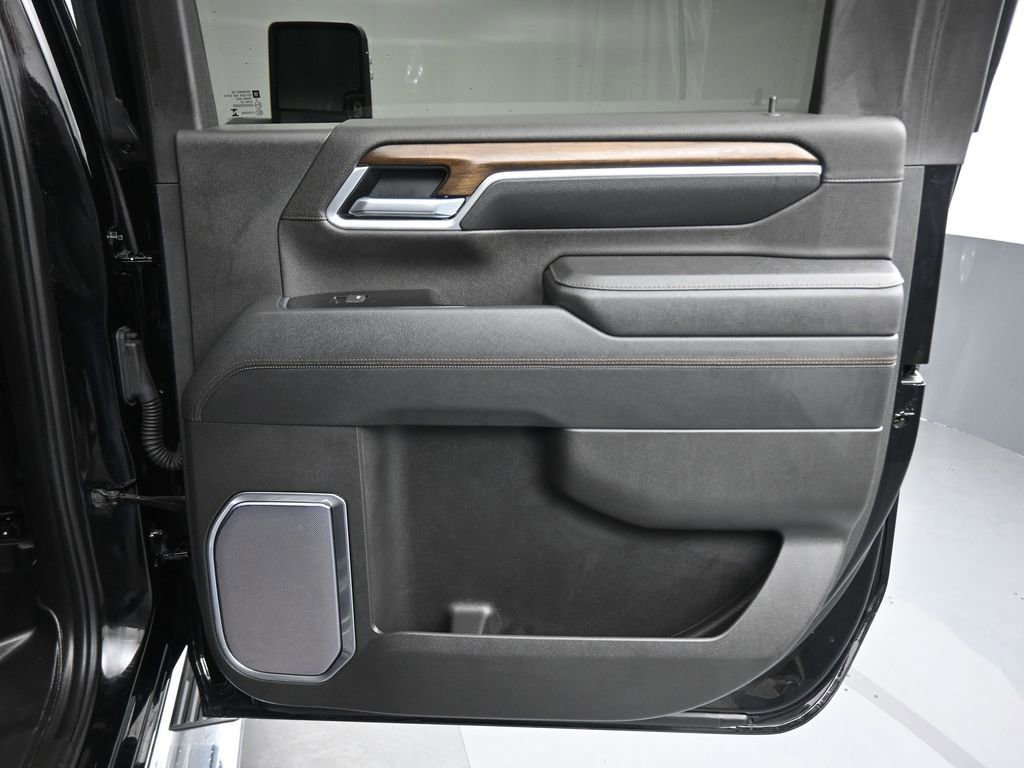 Used 2025 Chevrolet Silverado 2500 High Country image 45