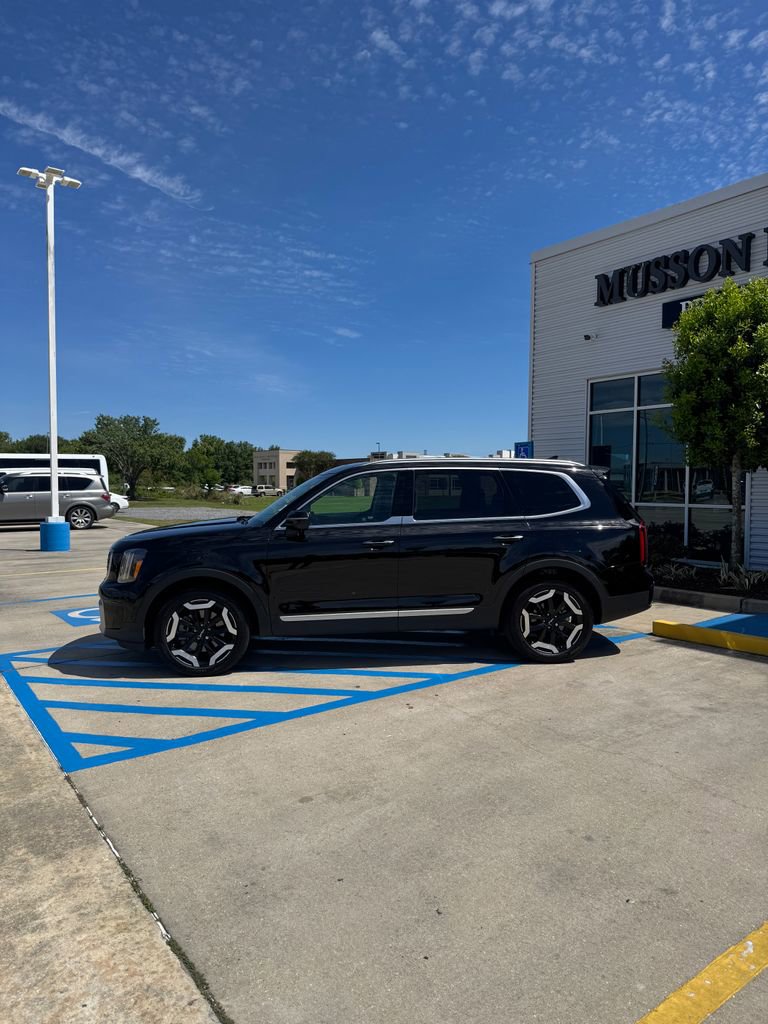 Used 2025 Kia Telluride S image 3