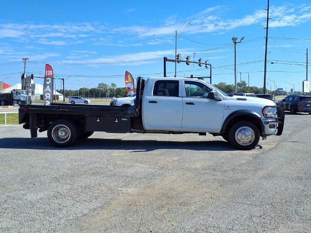 Used 2024 RAM 5500 Tradesman w/ Chrome Appearance Group AWD/4WD image 2