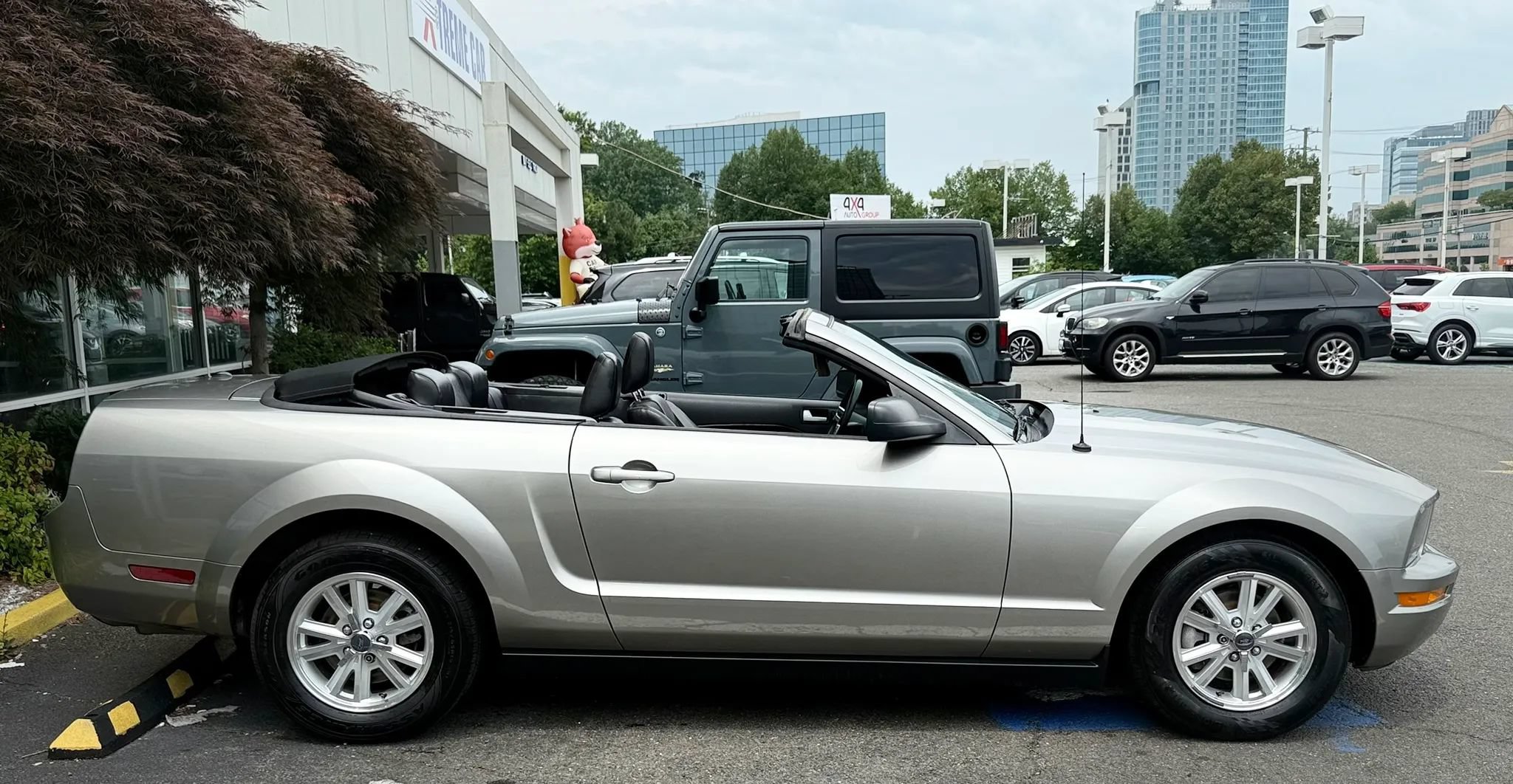 Used 2008 Ford Mustang Convertible RWD image 13