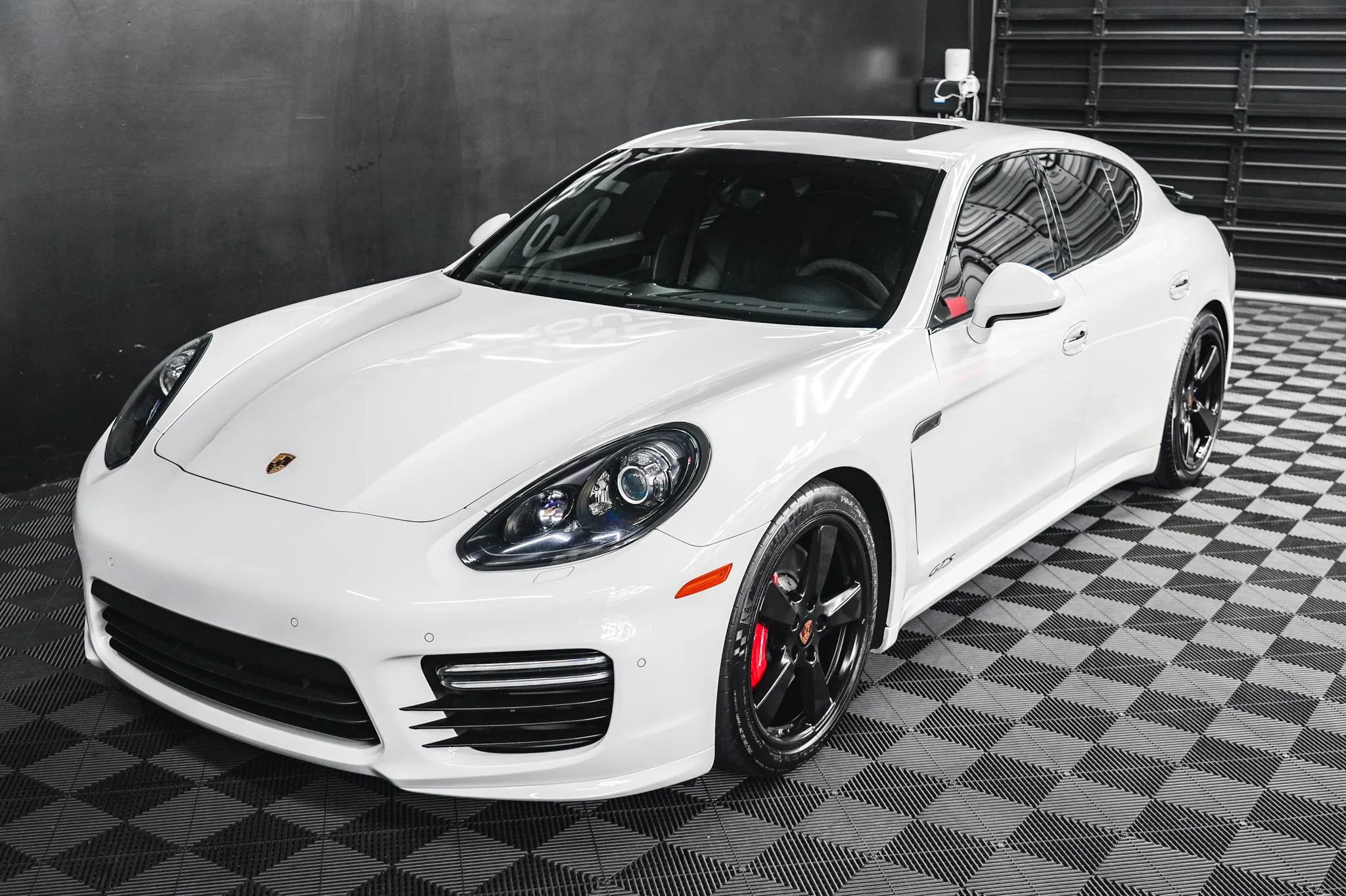 Used 2015 Porsche Panamera GTS w/ Premium Package Plus image 28