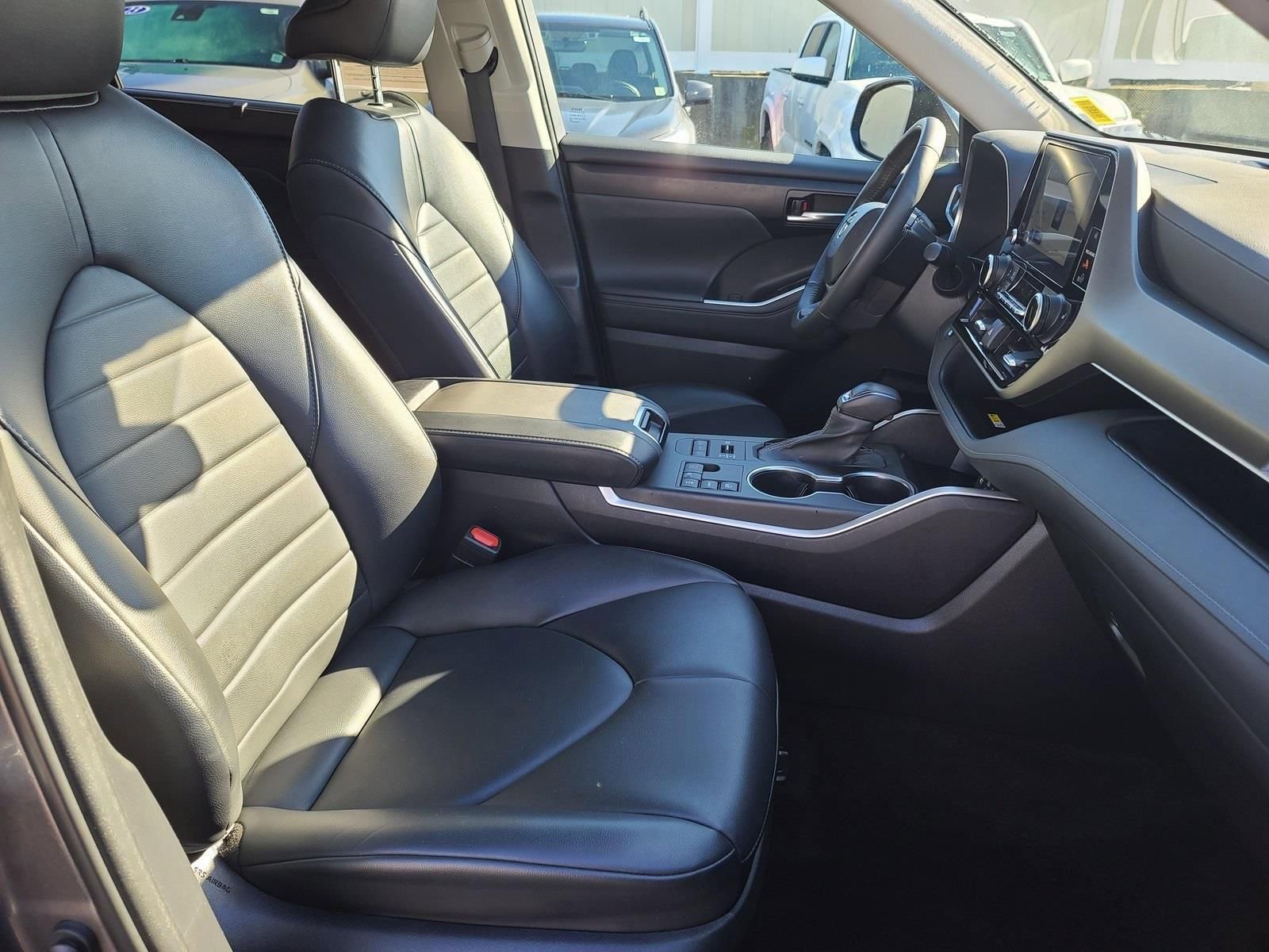 Used 2023 Toyota Highlander XLE image 20