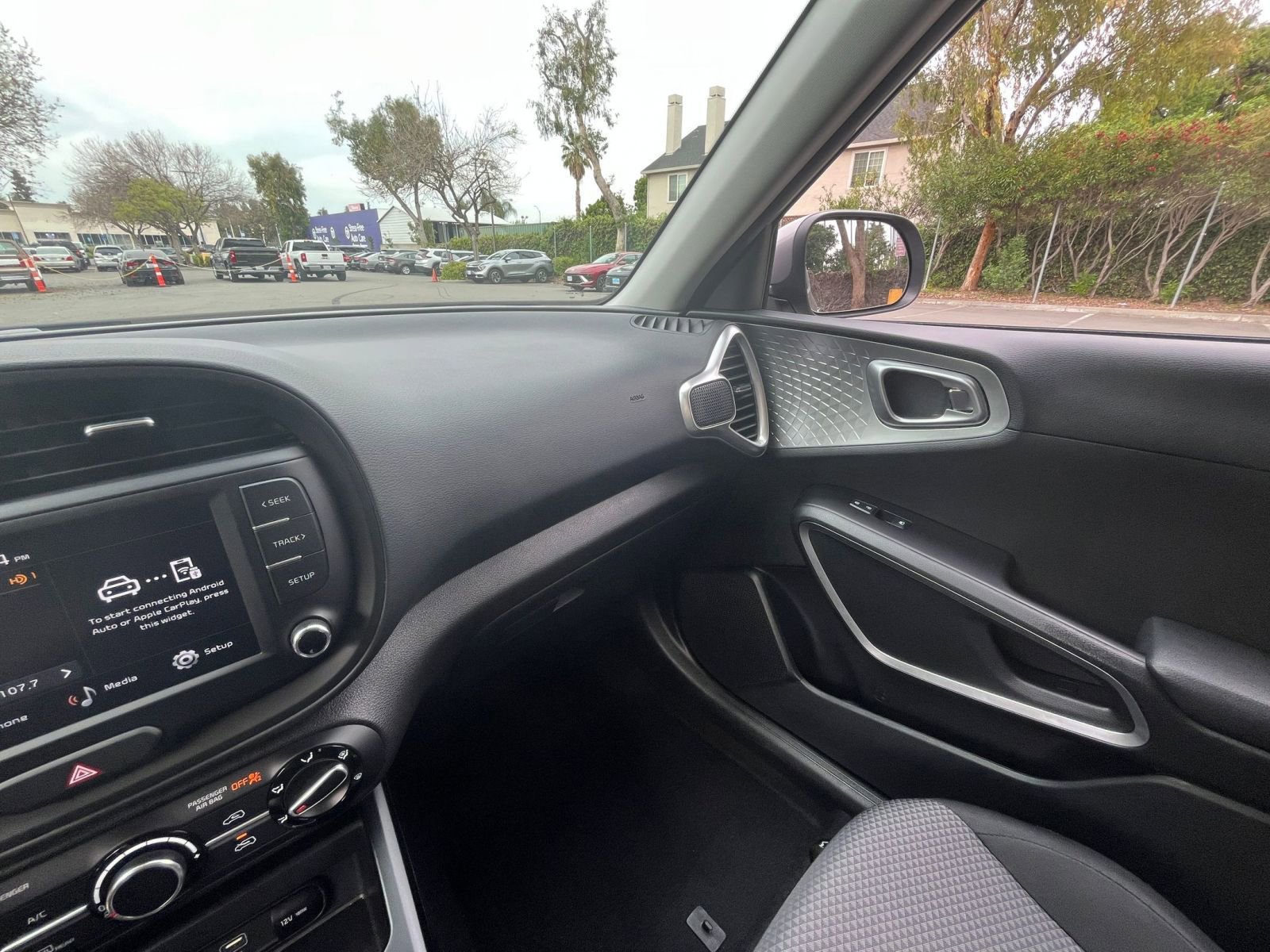 Used 2025 Kia Soul LX w/ LX Technology Package image 33