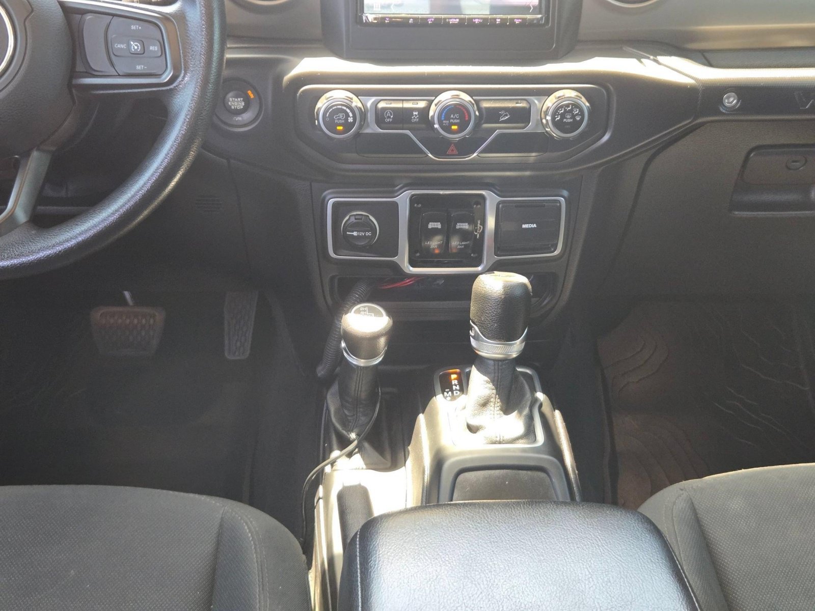 Used 2018 Jeep Wrangler Unlimited Sport AWD/4WD image 18